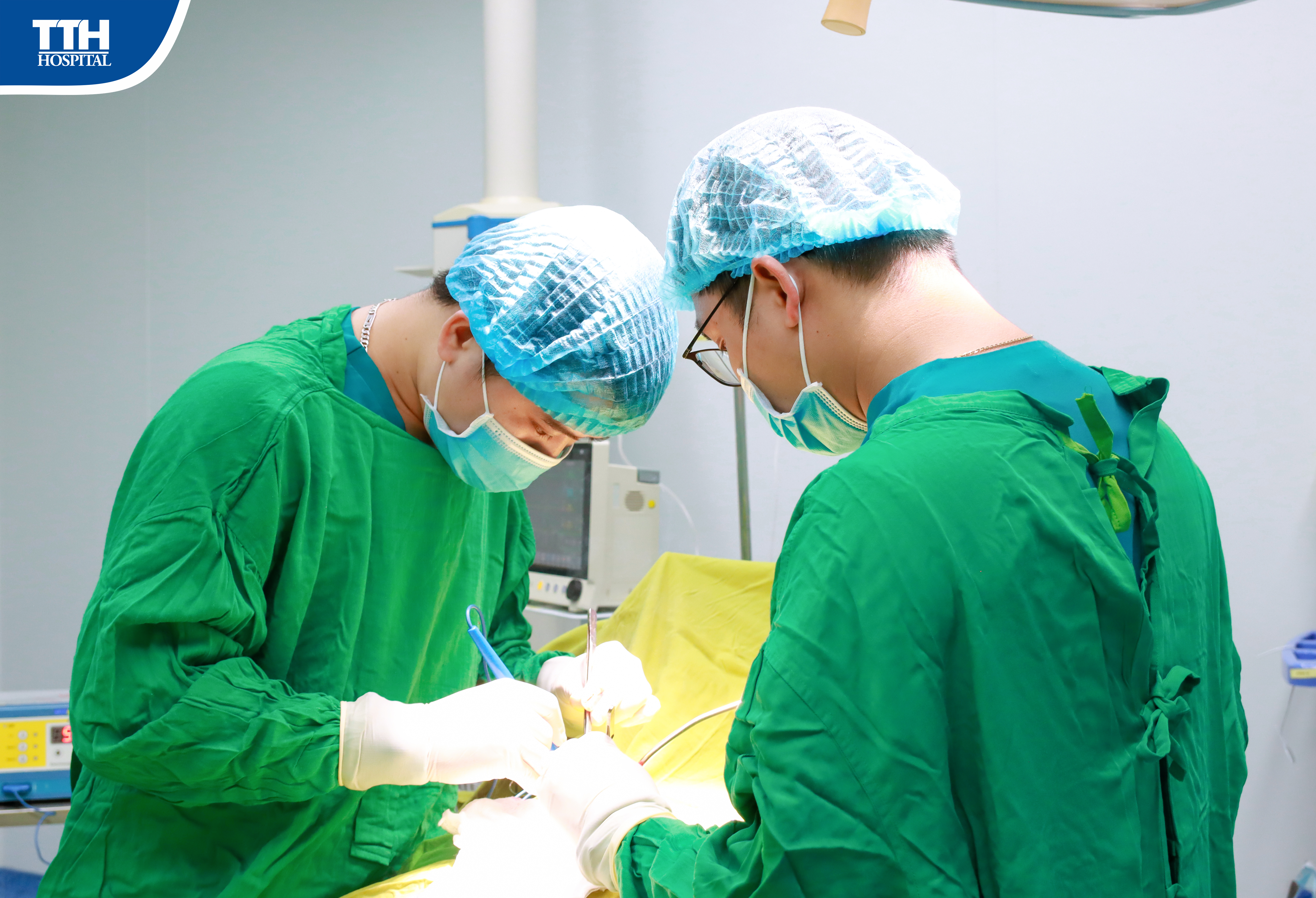 PHỤC HỒI CHỨC NĂNG CHO BỆNH NHÂN BỊ GÃY LIÊN MẤU CHUYỂN XƯƠNG ĐÙI TẠI TTH HÀ TĨNH
