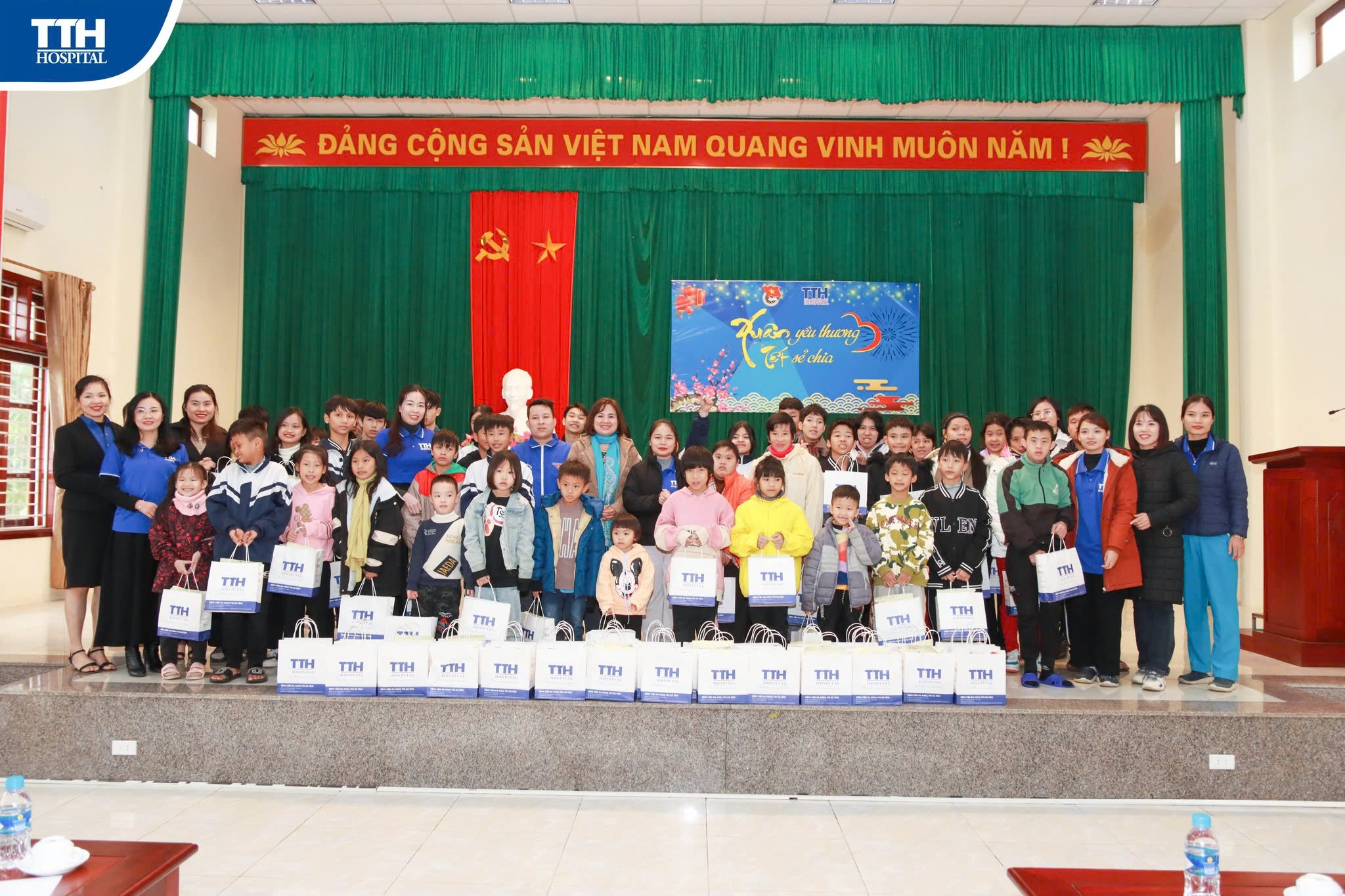 NHÌN LẠI HÀNH TRÌNH THIỆN NGUYỆN, LAN TỎA YÊU THƯƠNG TẠI BVĐK TTH HÀ TĨNH