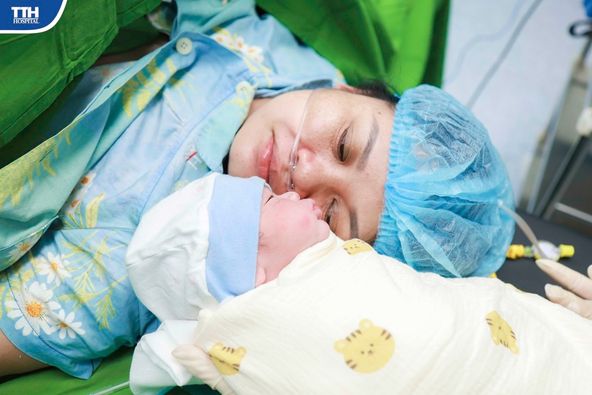 CỨU SỐNG THAI NHI CỦA SẢN PHỤ CÓ DÂY RỐN BÁM MÀNG - HIỆN TƯỢNG “NGÀN NGƯỜI CÓ MỘT”