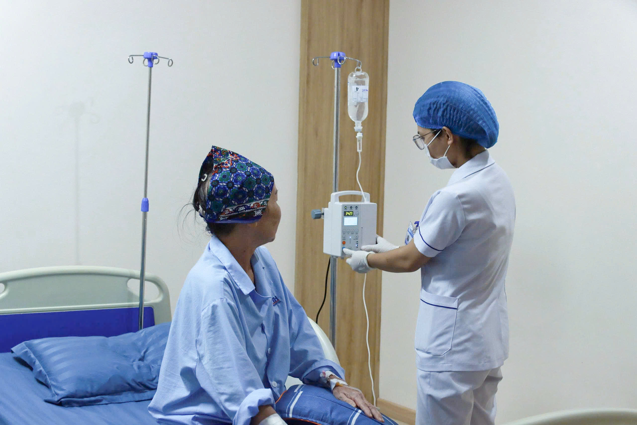 HÀNH TRÌNH HỒI SINH TỪ PHÁC ĐỒ HOÁ TRỊ VÀ SỨ MỆNH ĐỒNG HÀNH CÙNG BỆNH NHÂN UNG THƯ TẠI TTH HÀ TĨNH