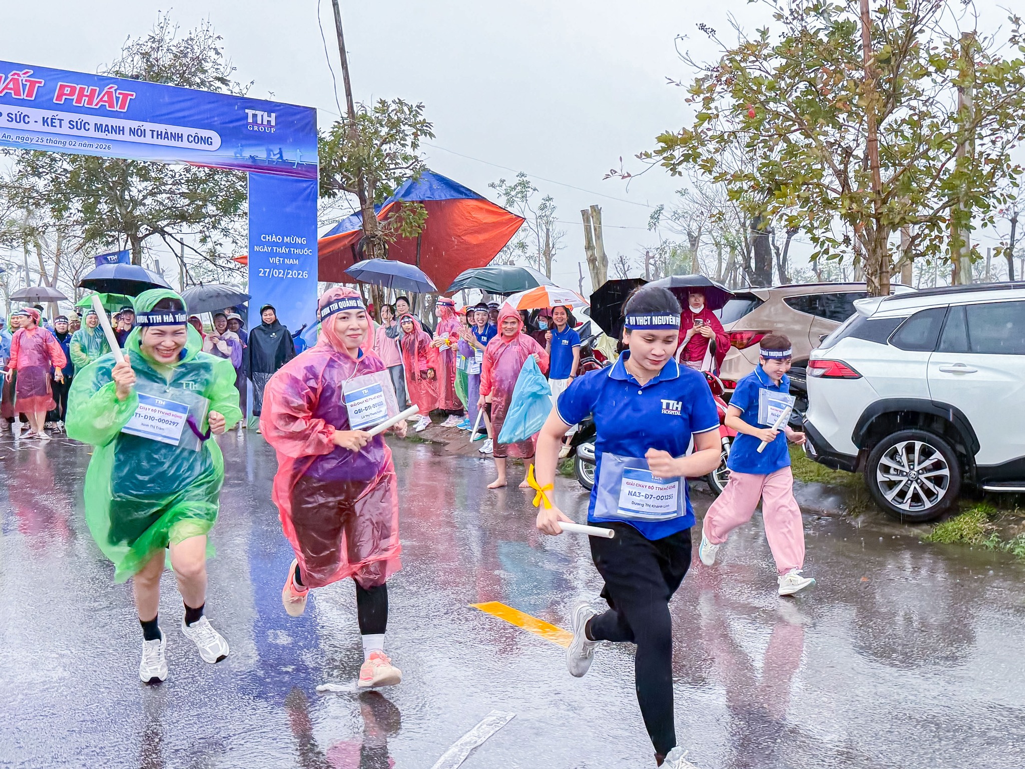 BỆNH VIỆN ĐA KHOA TTH HÀ TĨNH THAM GIA GIẢI CHẠY TIẾP SỨC TTH GROUP - CHÀO MỪNG NGÀY THẦY THUỐC VIỆT NAM 27/02