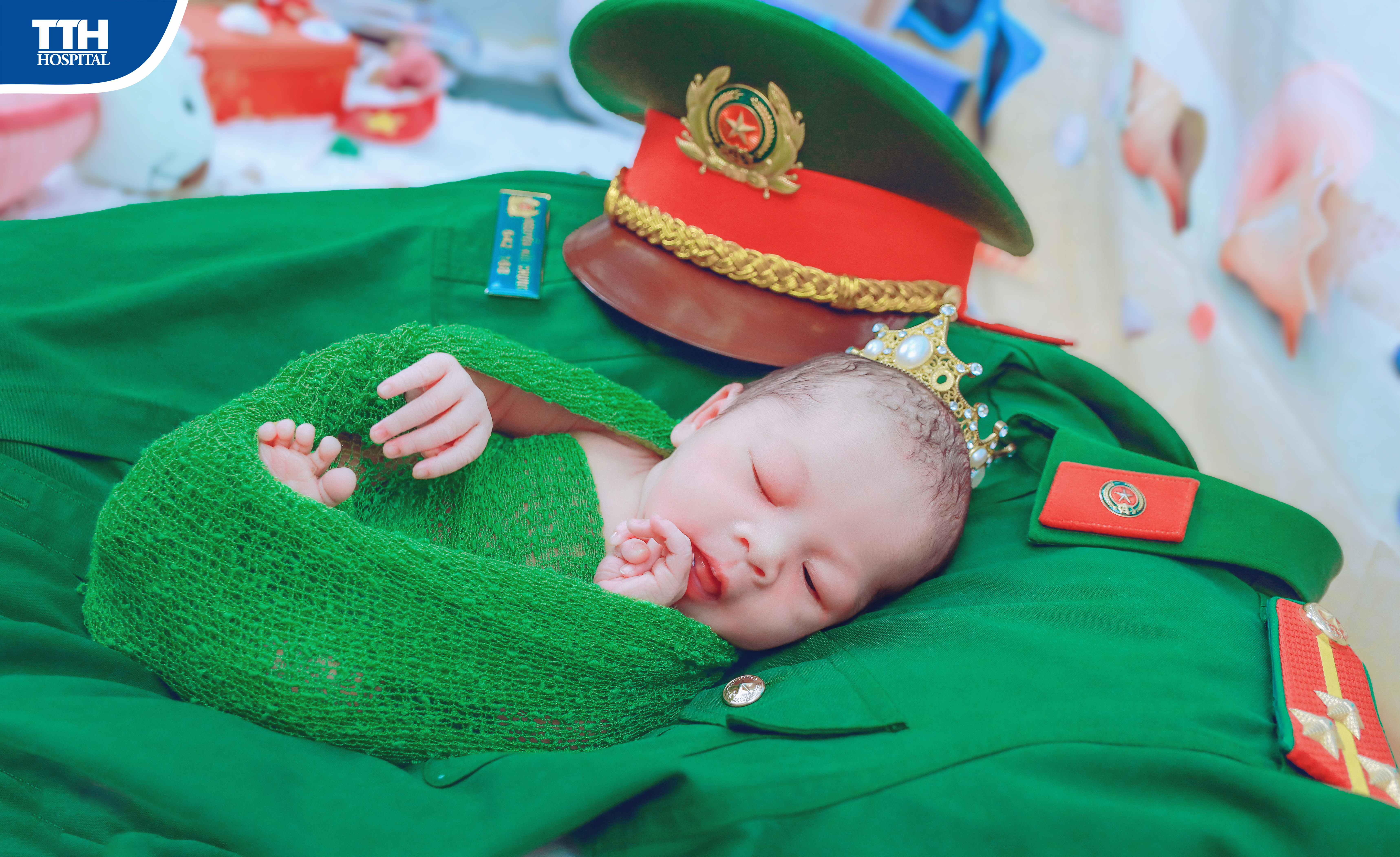 “Áo xanh giữ trọn bình yên đất nước, Con tự hào lớn lên trong bóng dáng cha.”