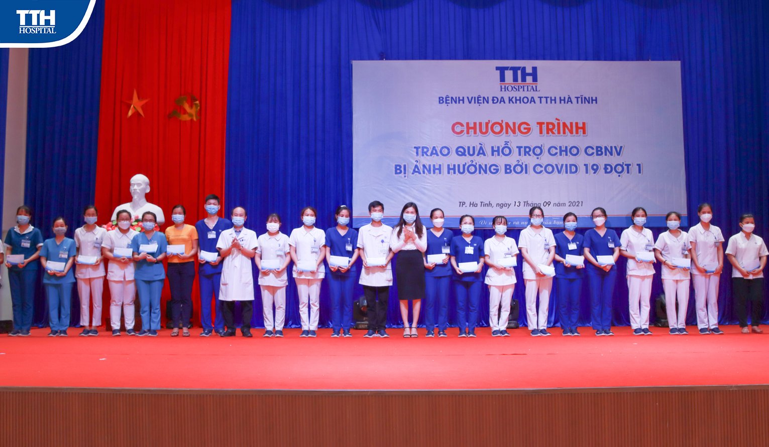 TRAO QUÀ HỖ TRỢ CHO CBNV BỊ ẢNH HƯỞNG BỞI DỊCH COVID-19