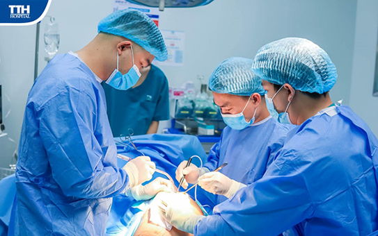 Thay khớp háng nhân tạo